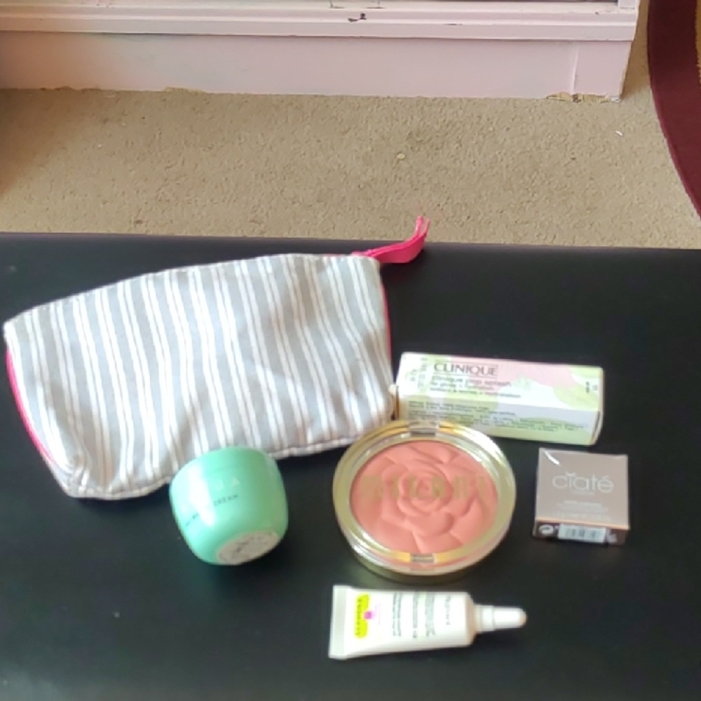 Clinique Skincare and Makeup Set with Striped Pouch 6 Piece Set. - Picture 1 of 8